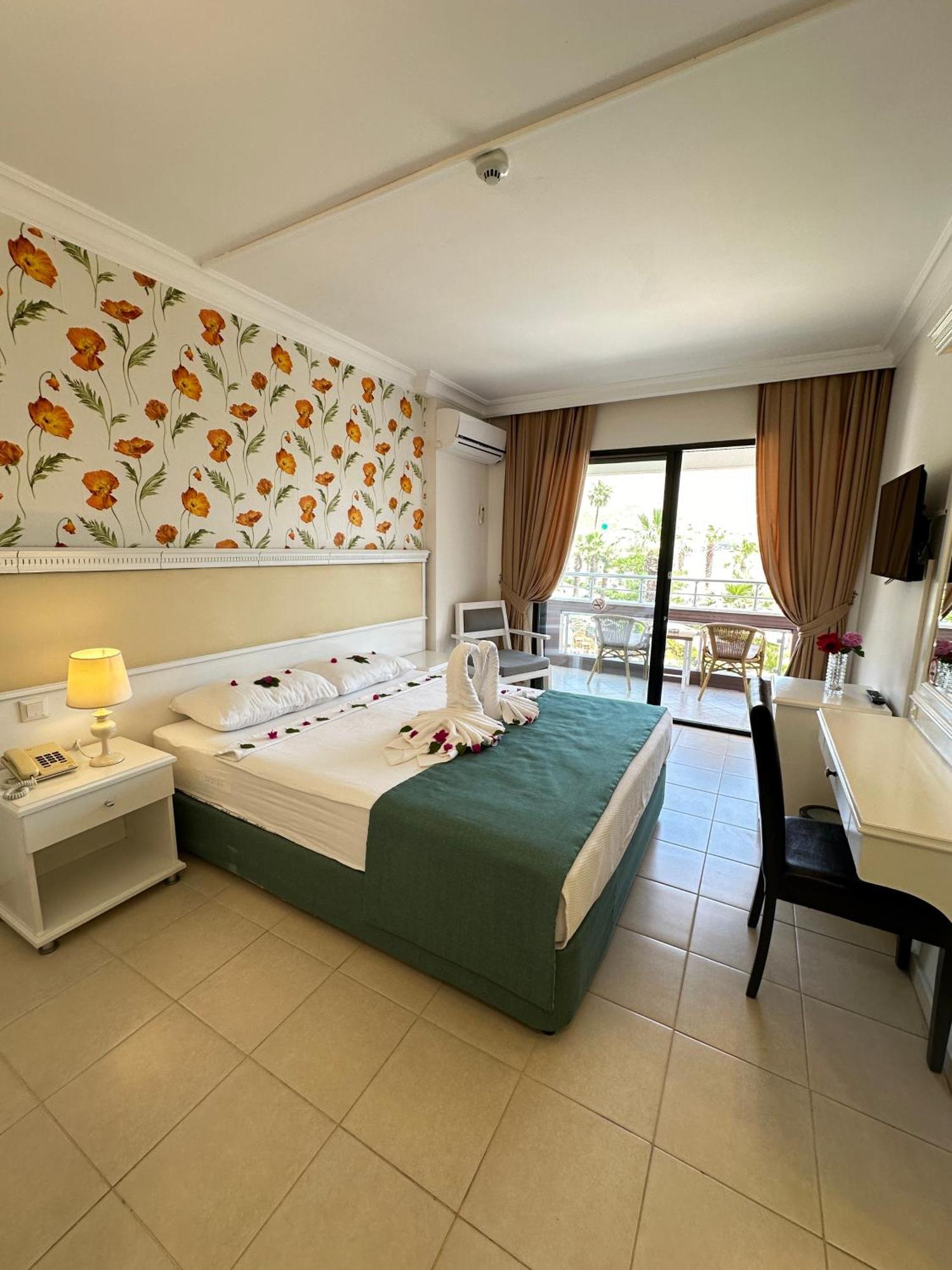 Hotel Chateau De Ville Marmaris Bagian luar foto