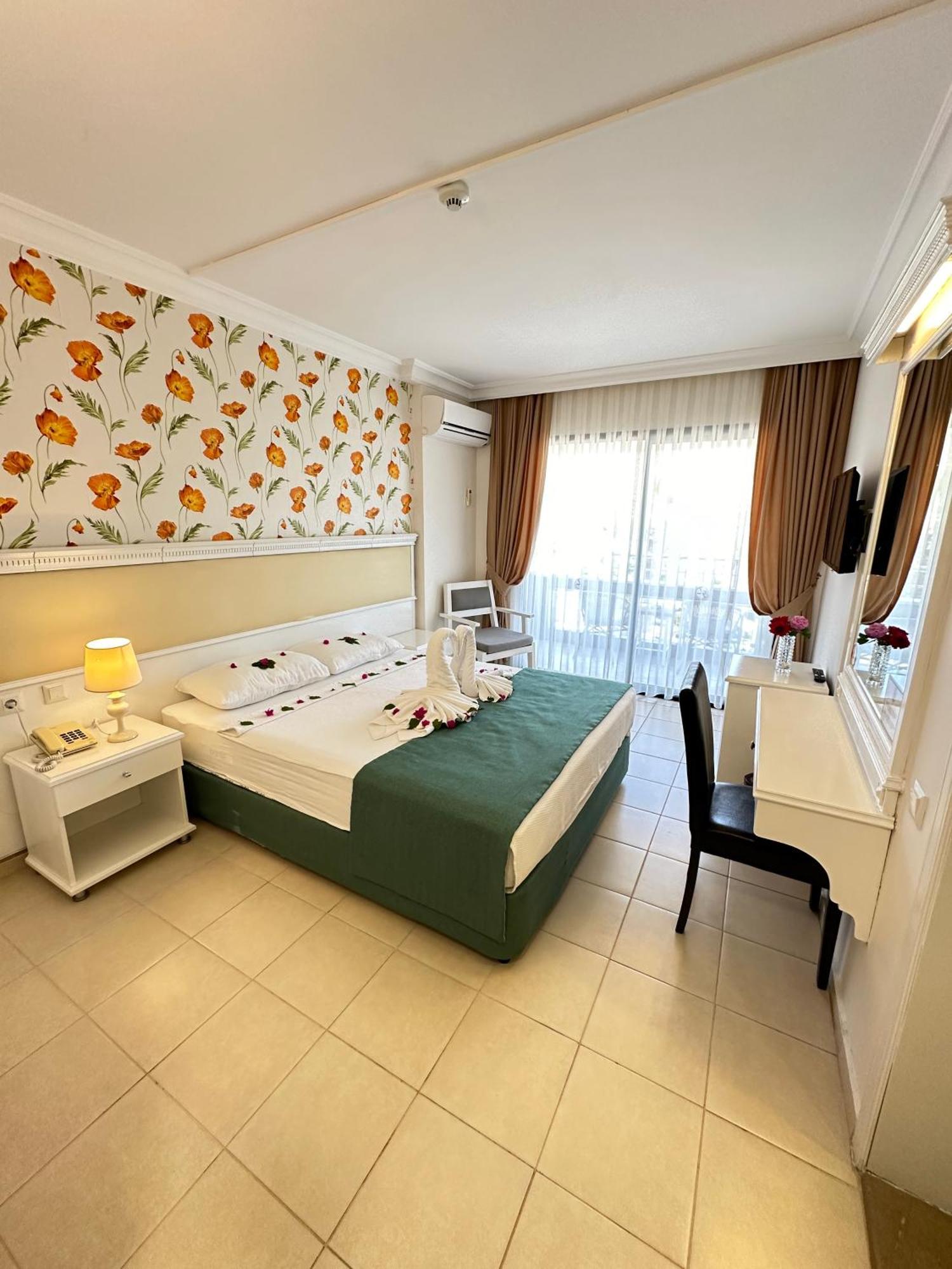 Hotel Chateau De Ville Marmaris Bagian luar foto